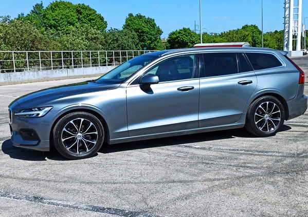 Volvo V60 cena 92900 przebieg: 60000, rok produkcji 2019 z Radom małe 781